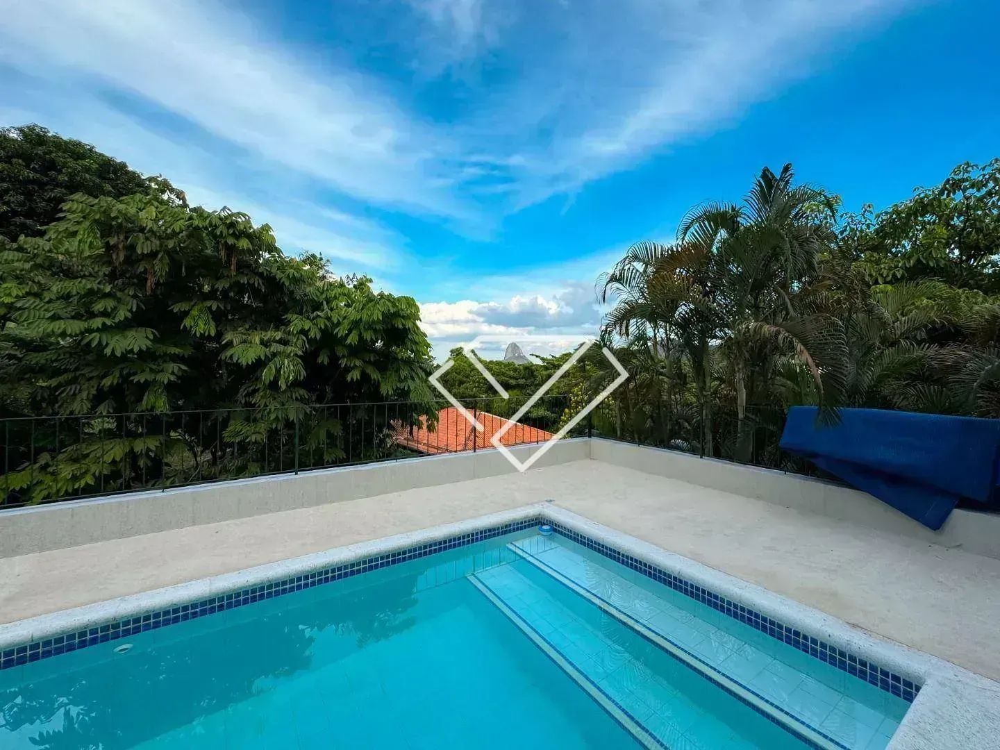 House with 3 bedrooms and 4 bathrooms on 600 m² — photo 4