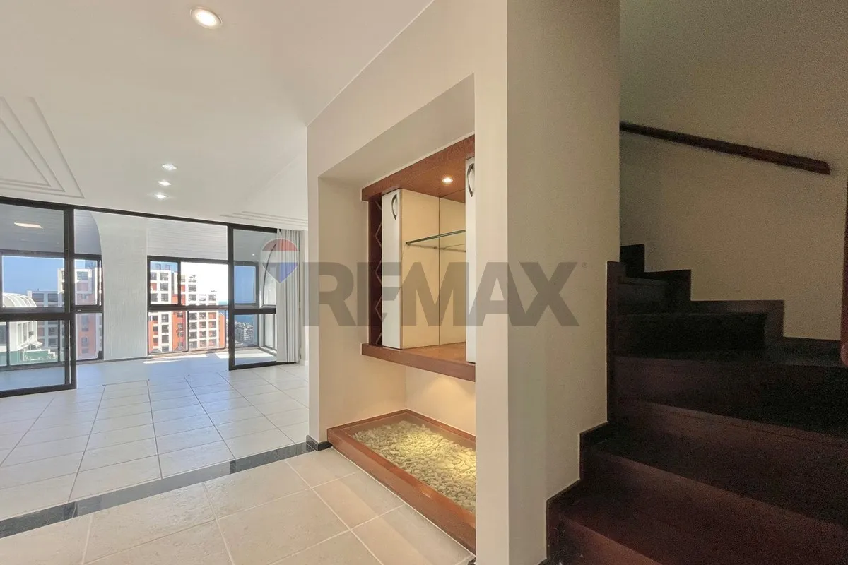 Duplex penthouse with 3 en-suite bedrooms and 200 m² — photo 38