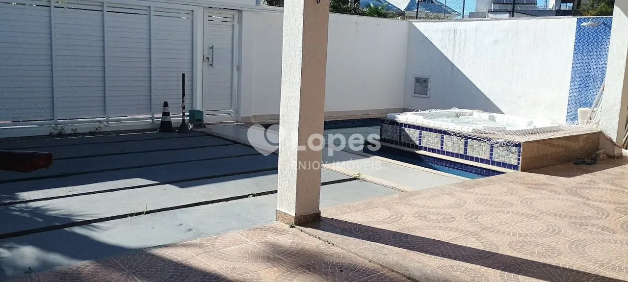 House with 5 bedrooms, 5 bathrooms and separate laundry — photo 11