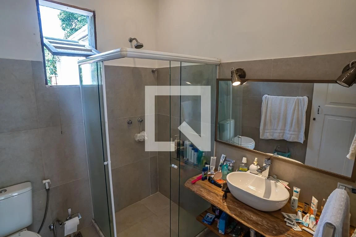 Furnished house, 300 m², with floor-to-ceiling windows — photo 108