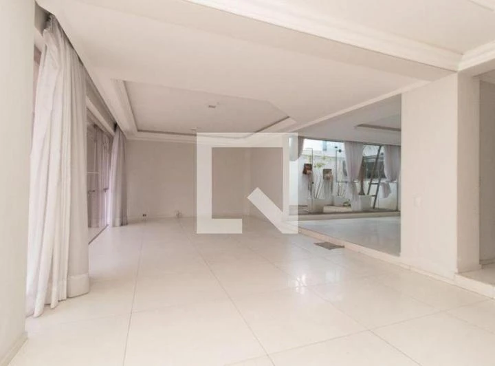 Casa para aluguel com 7 quartos e varanda em 850 m² — photo 4