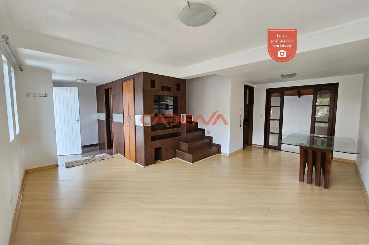 3-bedroom house with a grill on the balcony