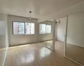 Apartamento com piso de madeira ou laminado, Centro — photo 16