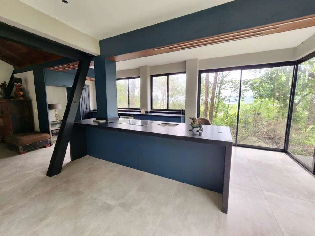 House with 4 en-suite bedrooms and an open-plan kitchen — photo 5