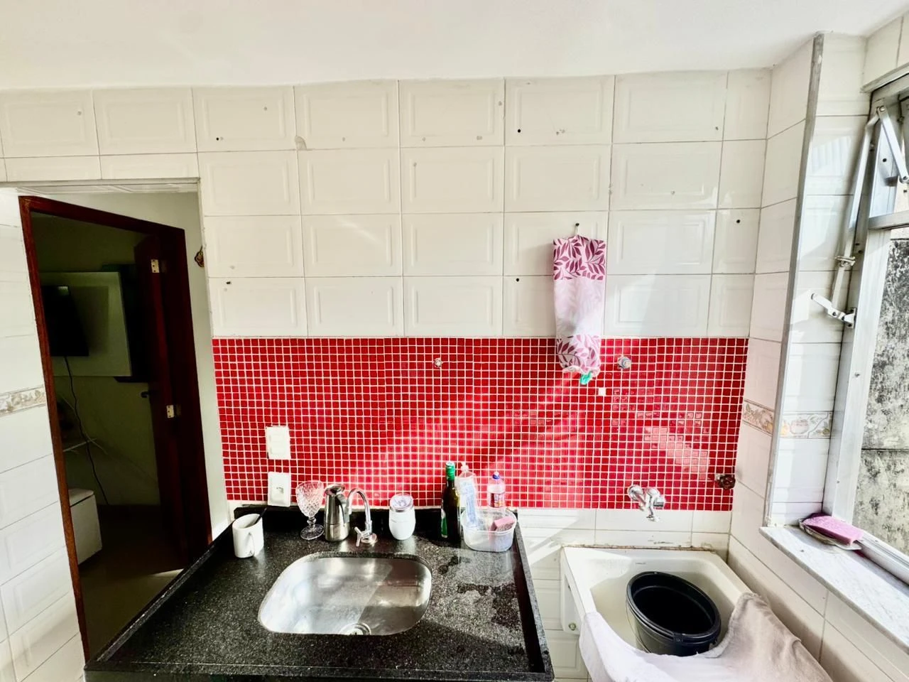 Casa mobiliada com 2 quartos e cozinha com fogão a gás — photo 2
