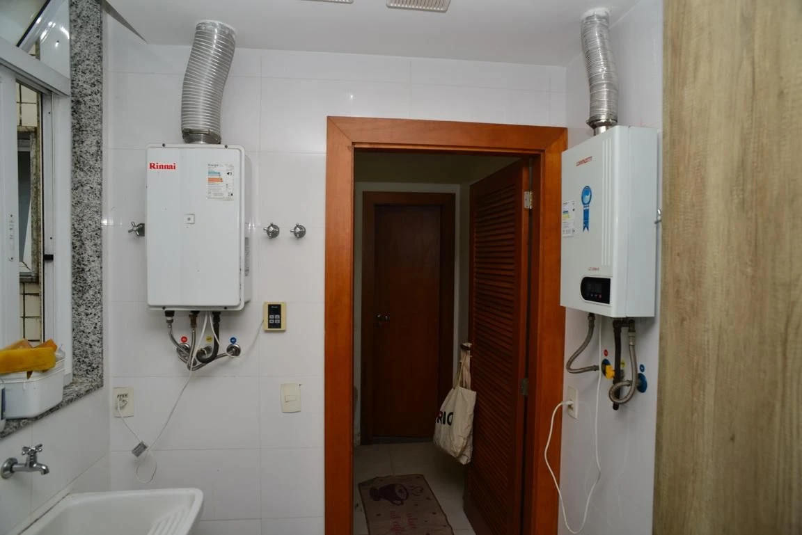 Furnished apartment, 300 m², with a glass-enclosed balcony — photo 28