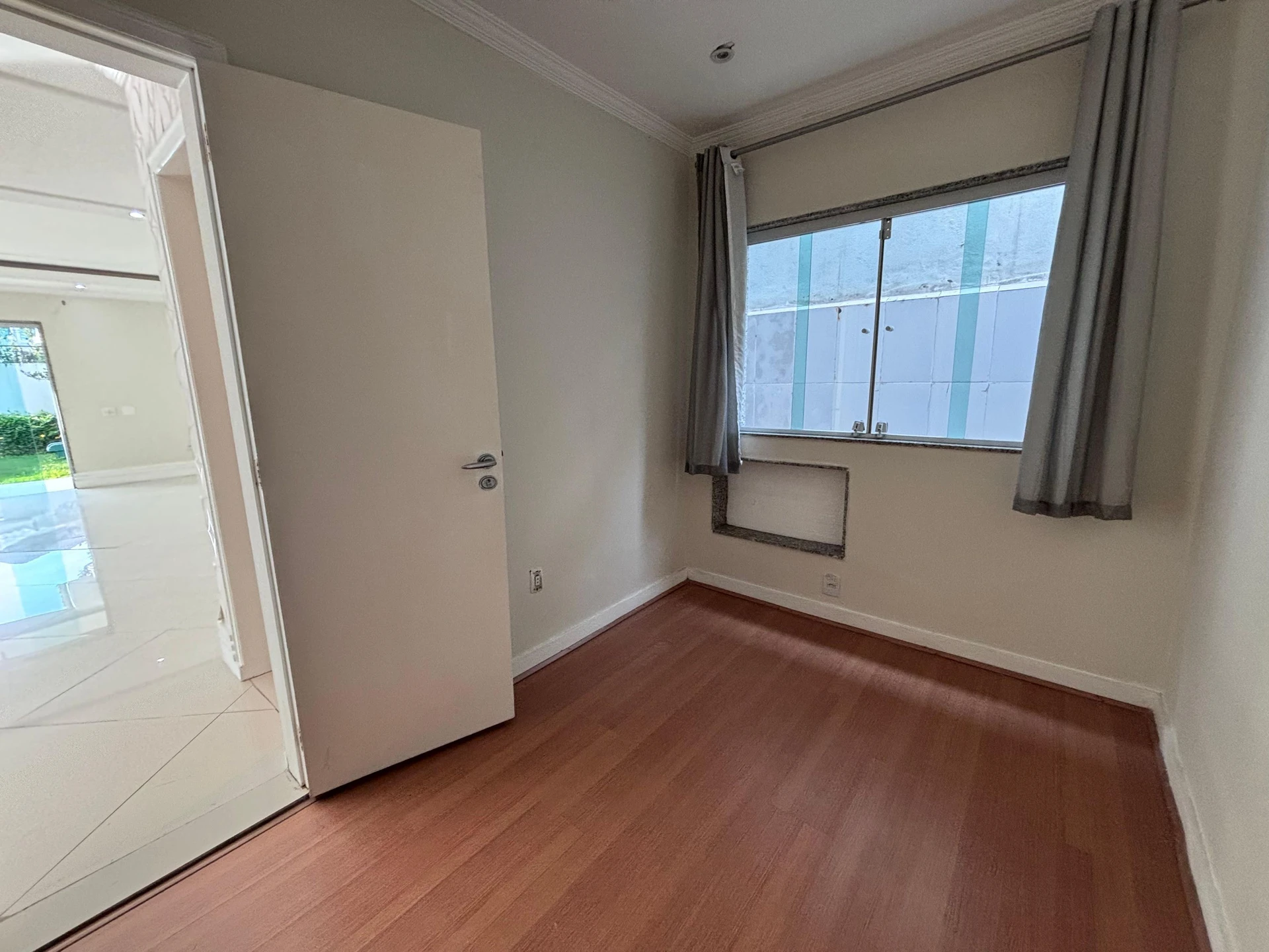 Condo house with 6 bedrooms and a balcony grill — photo 58