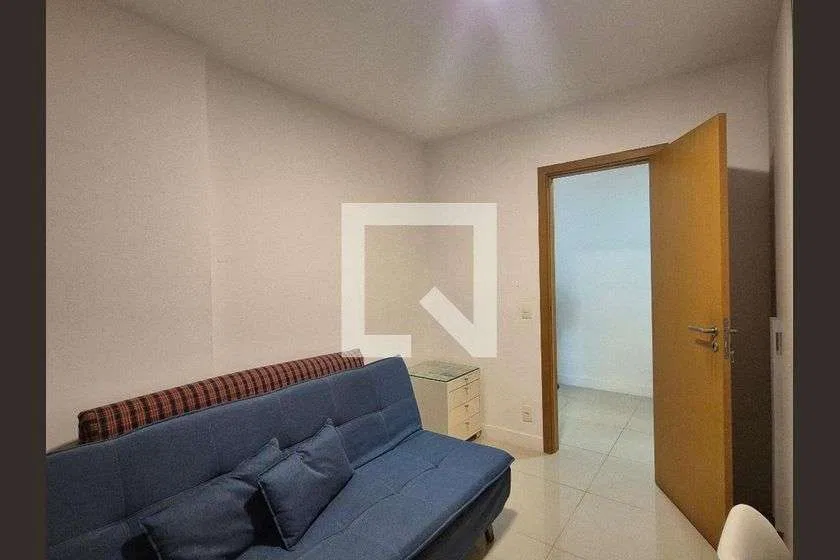 80 m² apartment with a pool in the building — photo 4