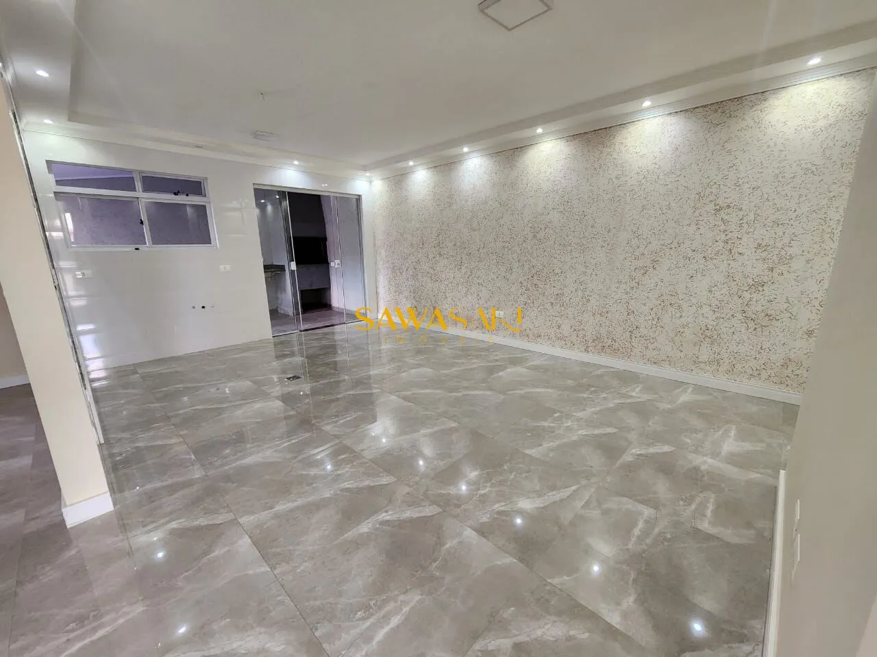 Two-story house with 3 bedrooms and 3 parking spaces — photo 4