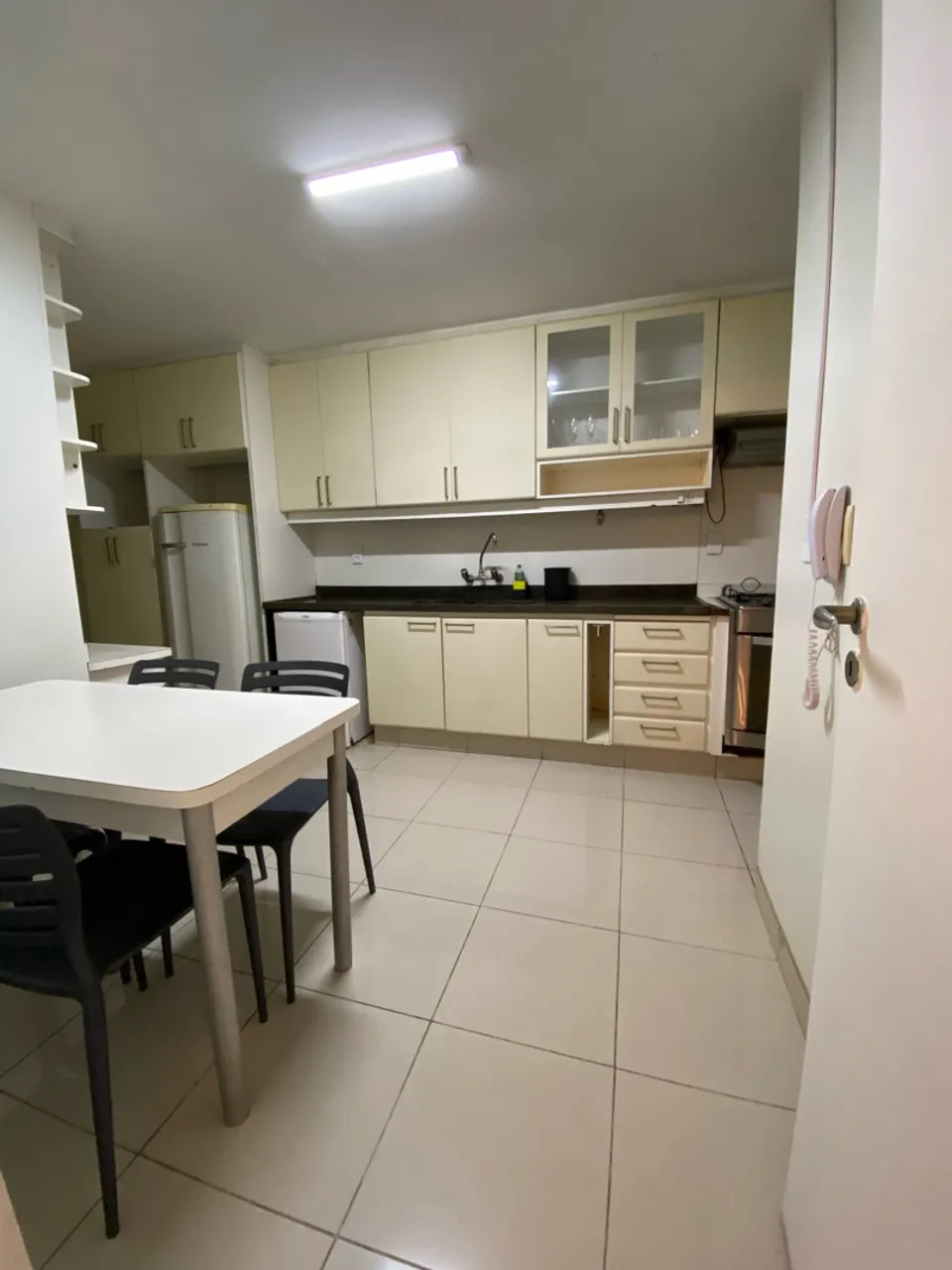 4-bedroom apartment with a water view — photo 4