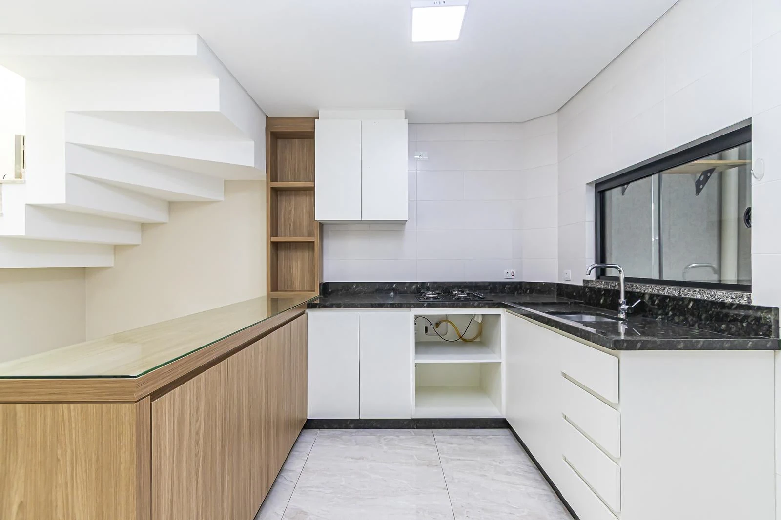 Casa de 3 quartos com varanda envidraçada