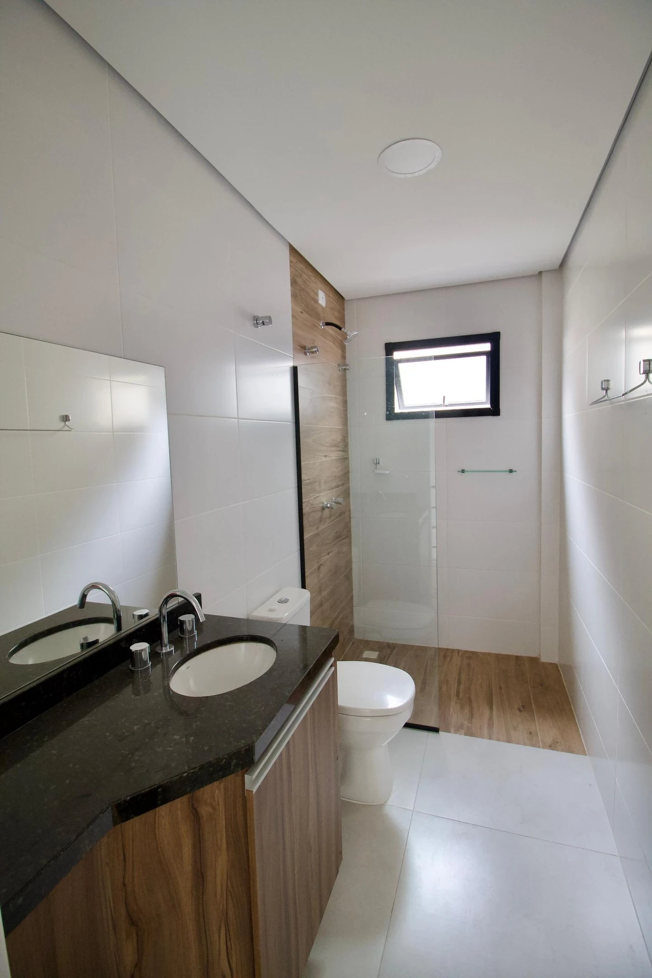 Floor-to-ceiling windows in a 3-bedroom house, 160 m² — photo 43