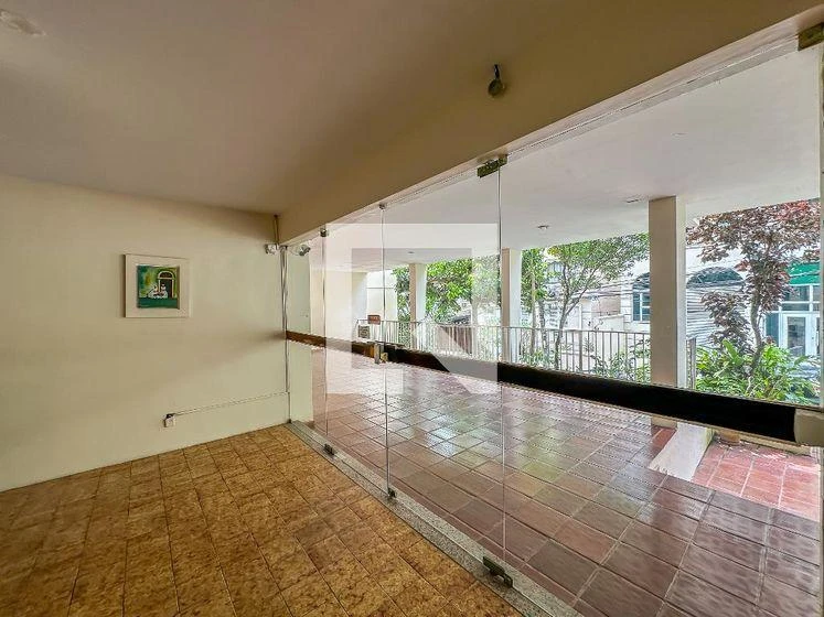 2-bedroom apartment with a mountain view — photo 3