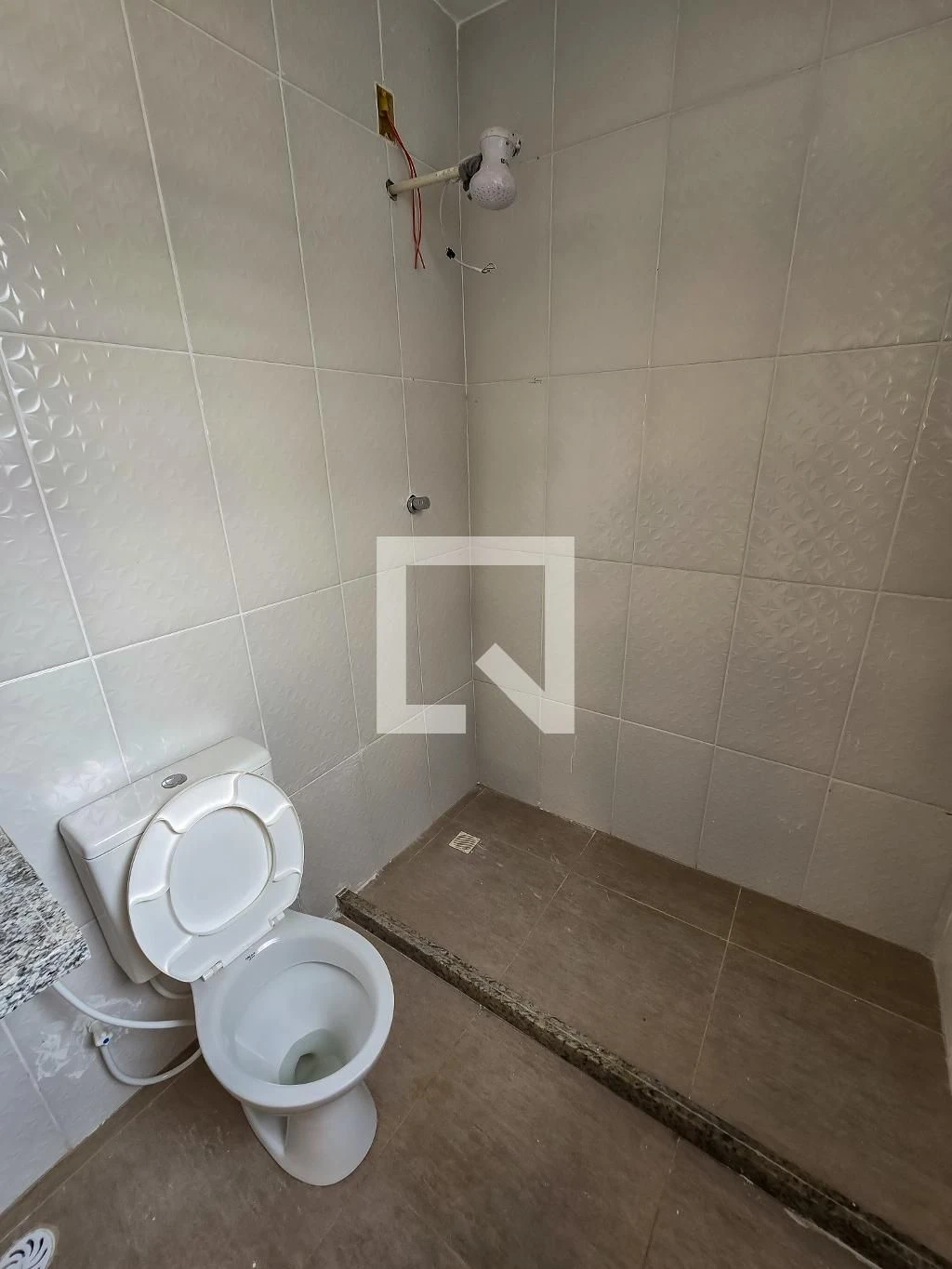 Apartment with 2 bedrooms and a glass-enclosed shower — photo 34