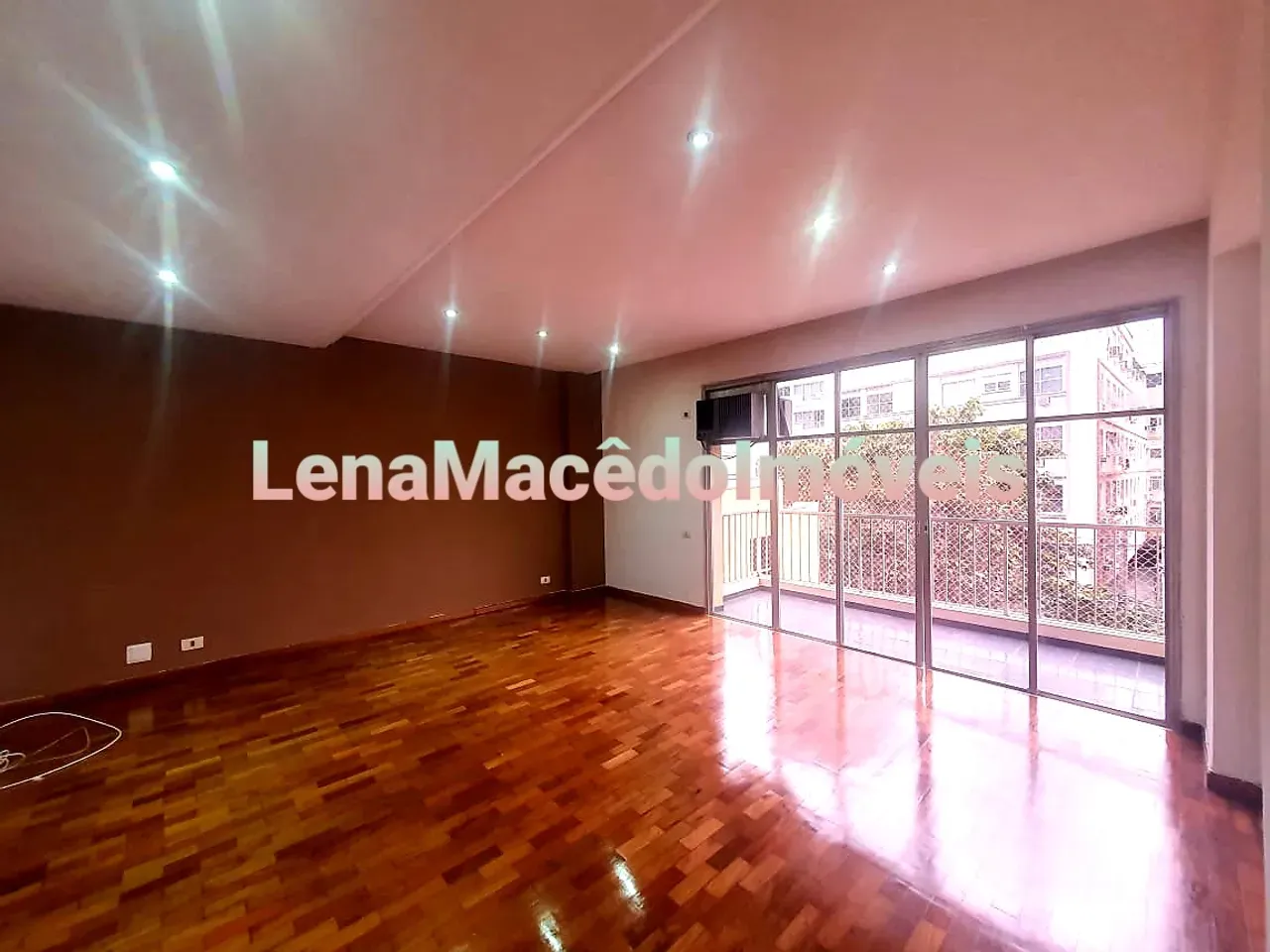 4-bedroom apartment with balcony and 1 parking space — photo 6
