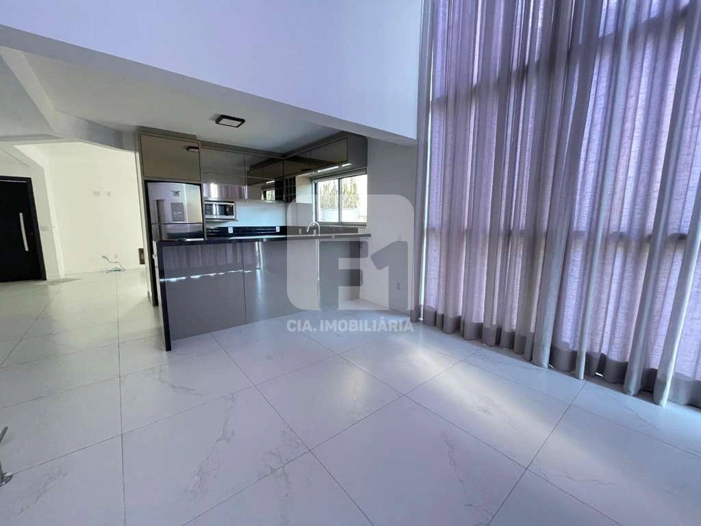 Casa de 383 m² com 4 quartos e churrasqueira privativa — photo 3