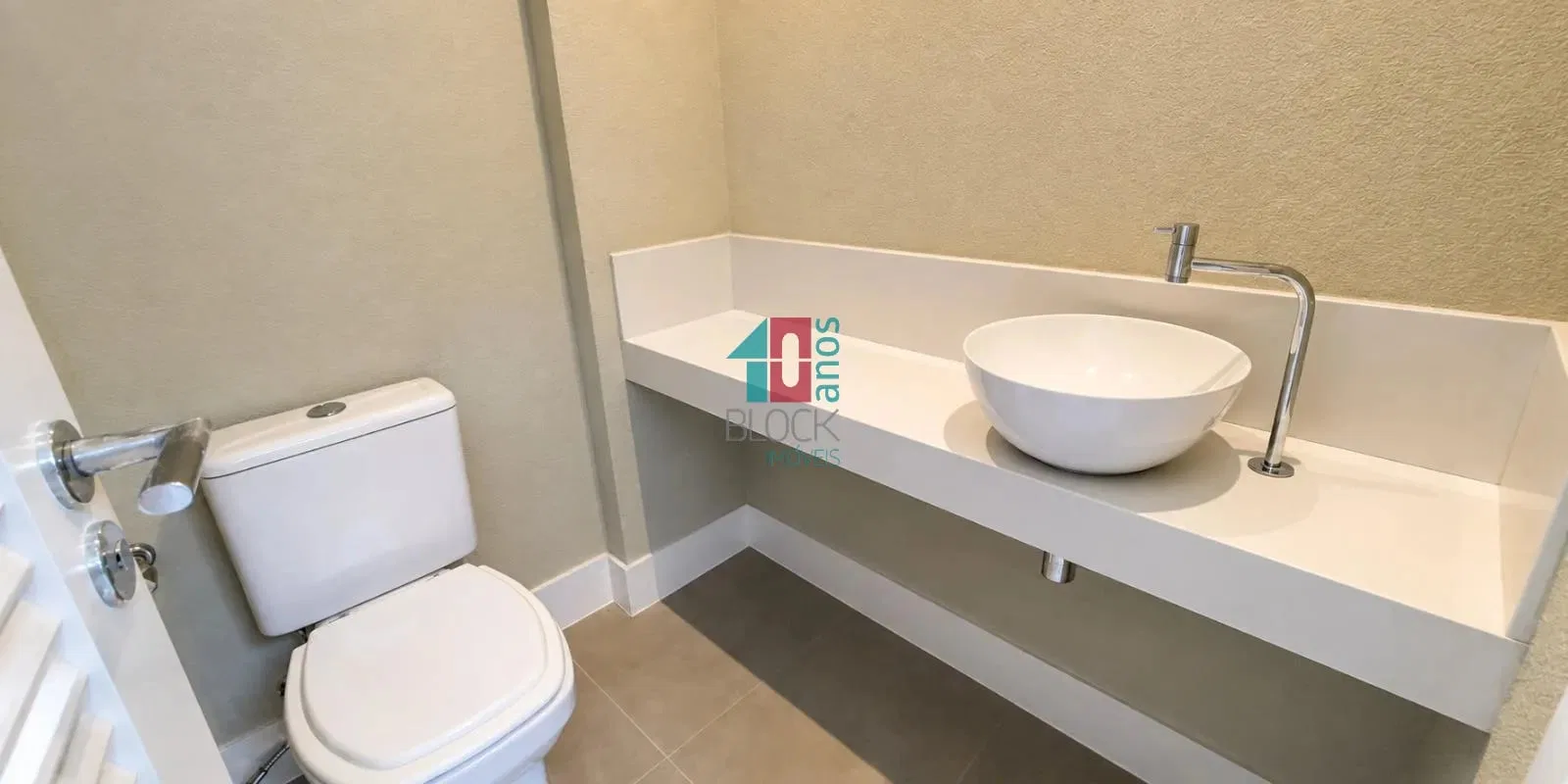 Casa triplex com 4 quartos e 3 suítes e cozinha fechada — photo 13