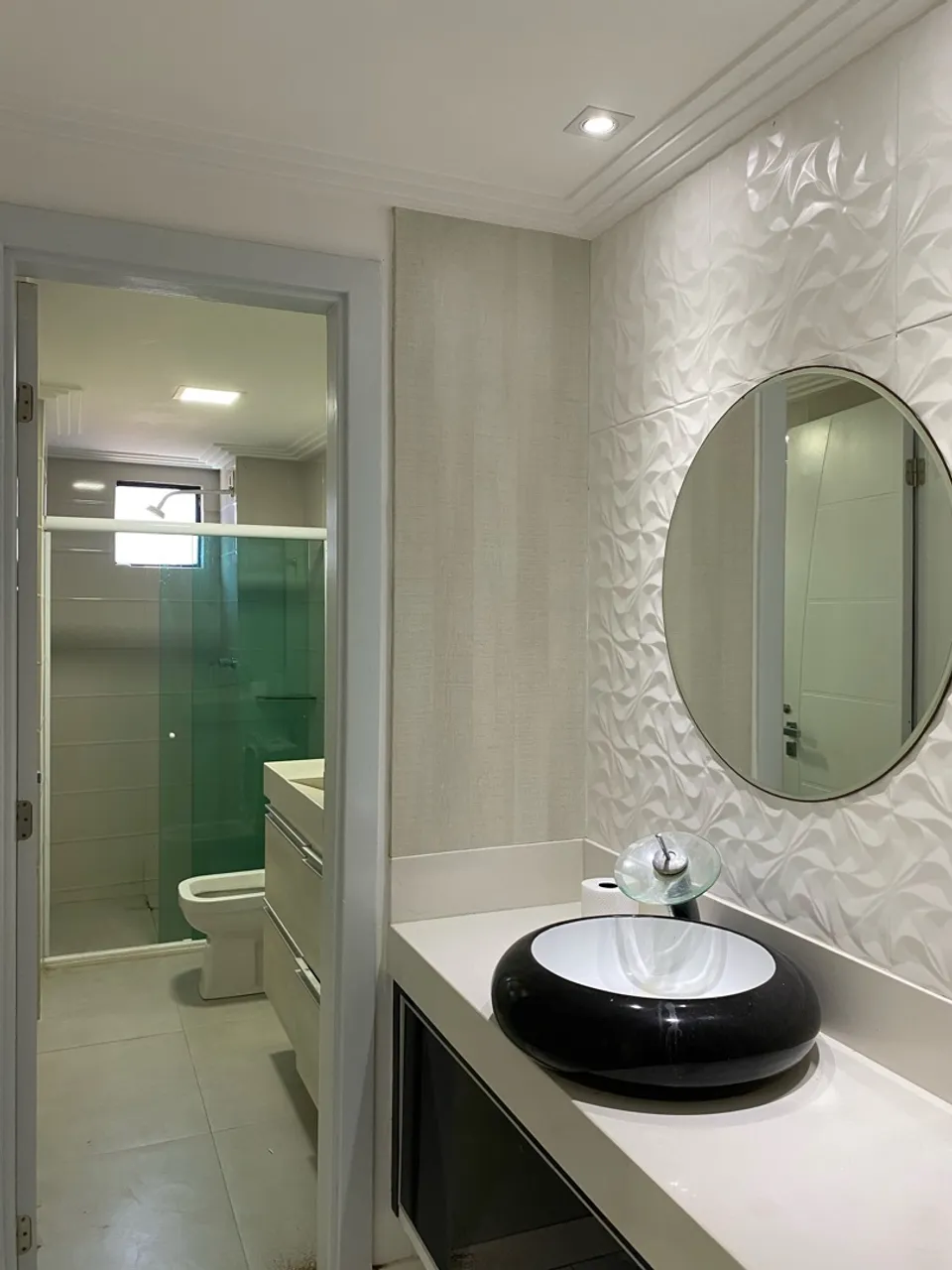 4-bedroom apartment in a building with a pool — photo 4