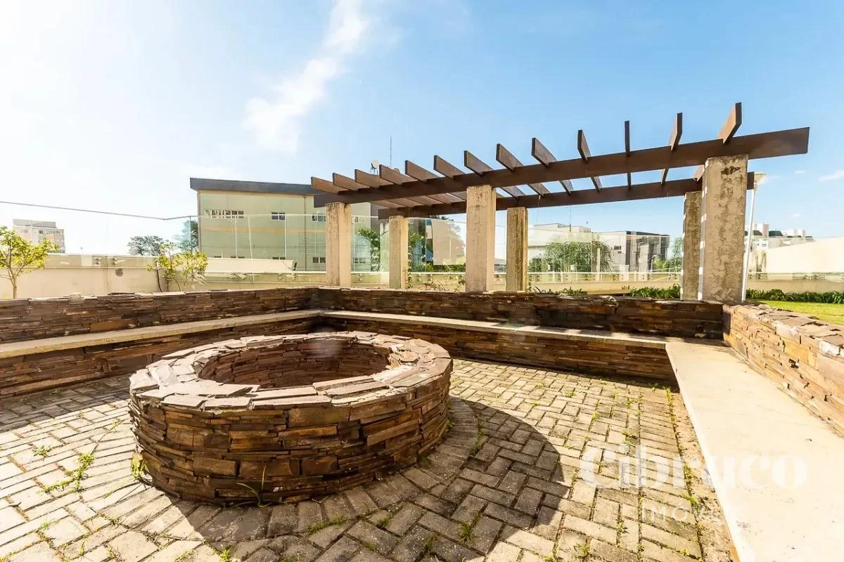 Balcony with a grill in a 4-bedroom apartment, 131 m² — photo 44