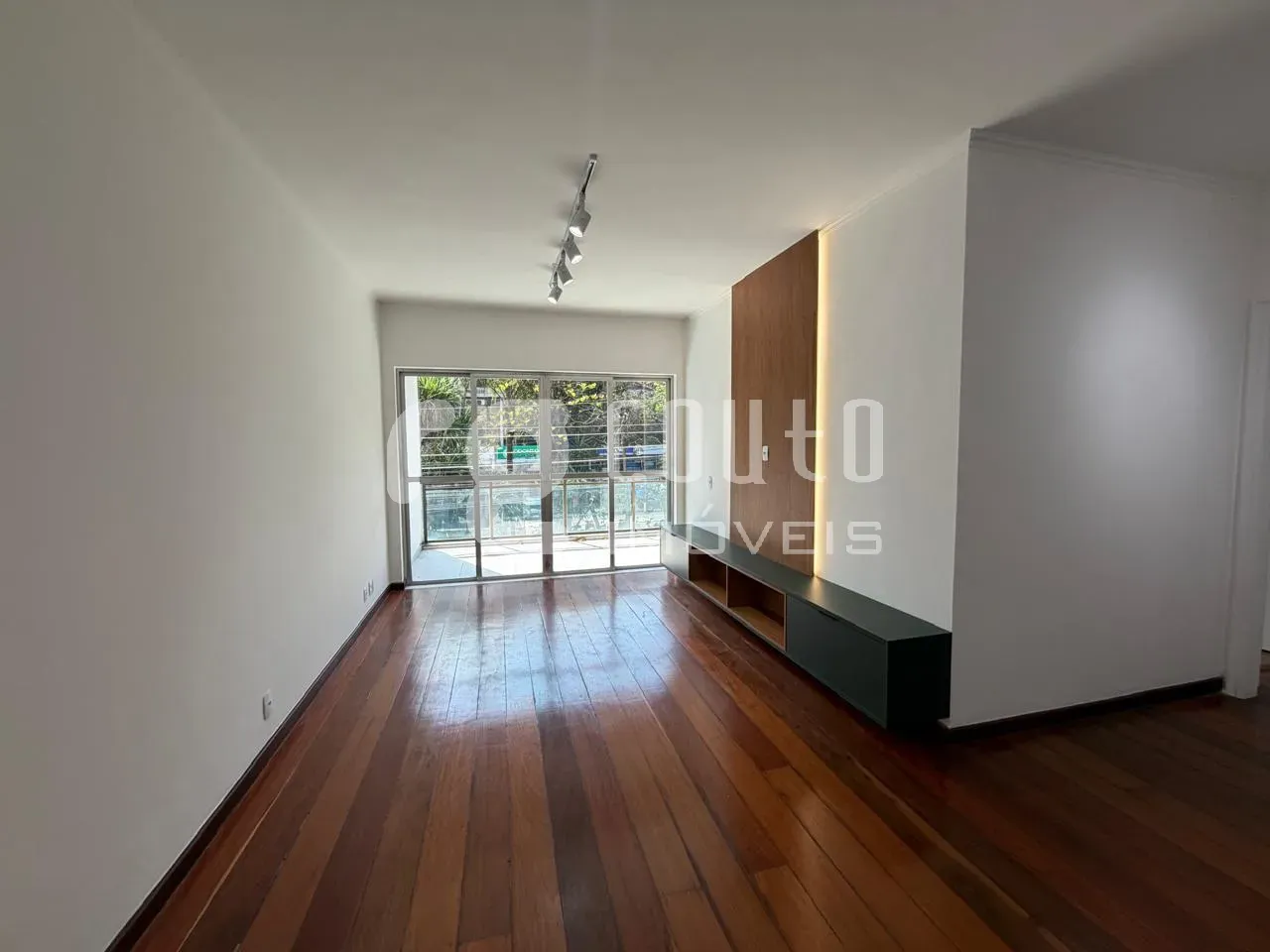 3-bedroom apartment with built-in wardrobes and balcony — photo 5