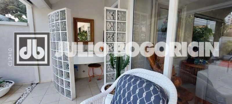 Furnished 324 m² house with 5 bedrooms and 6 bathrooms — photo 24