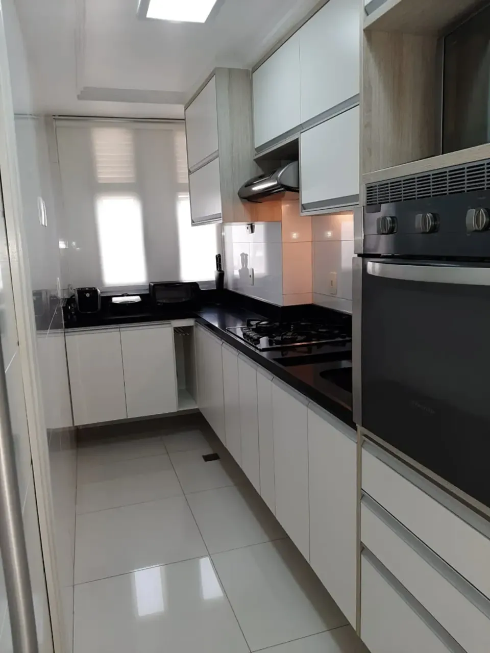 2-bedroom apartment in a building with a gym — photo 6
