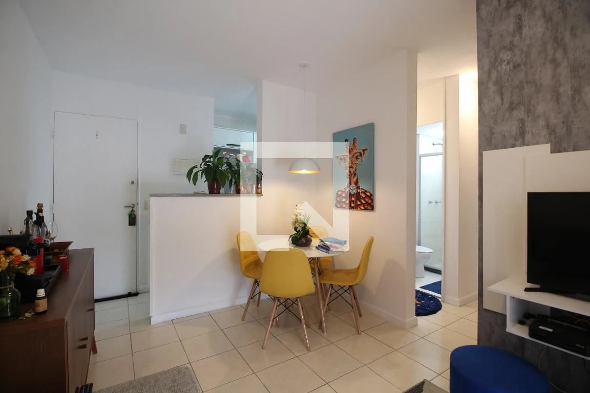 Furnished apartment with open-plan kitchen and 2 bedrooms — photo 9