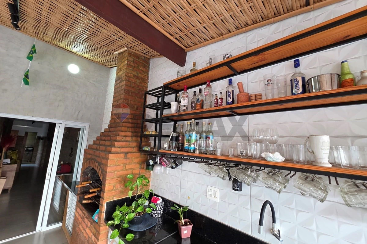 Balcony with a grill in a 3-bedroom house, 139 m² — photo 2