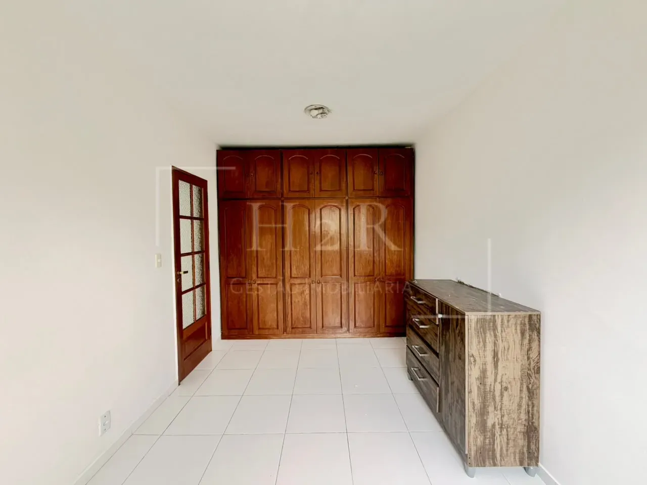 One-bedroom apartment with a mountain view in Rio de Janeiro — photo 12