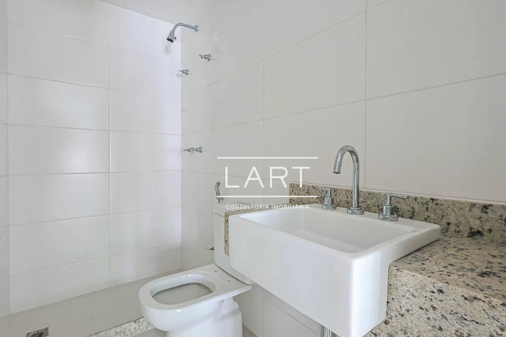 Top-floor apartment with 3 bedrooms and 2 bathrooms — photo 22