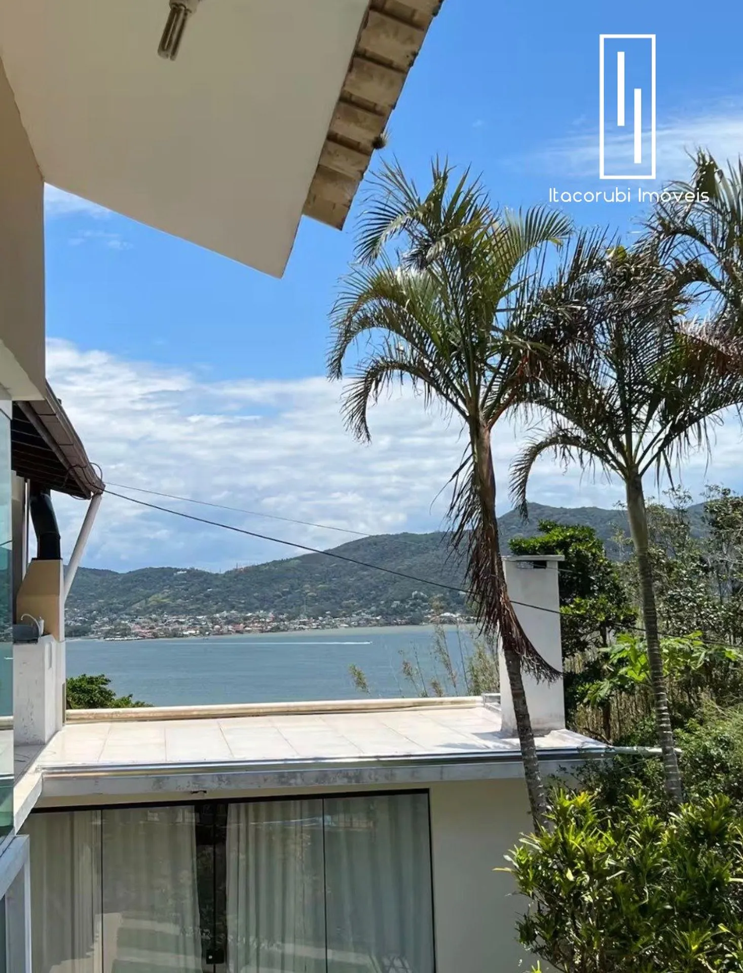 Furnished 2-bedroom house with an en-suite and pool — photo 32