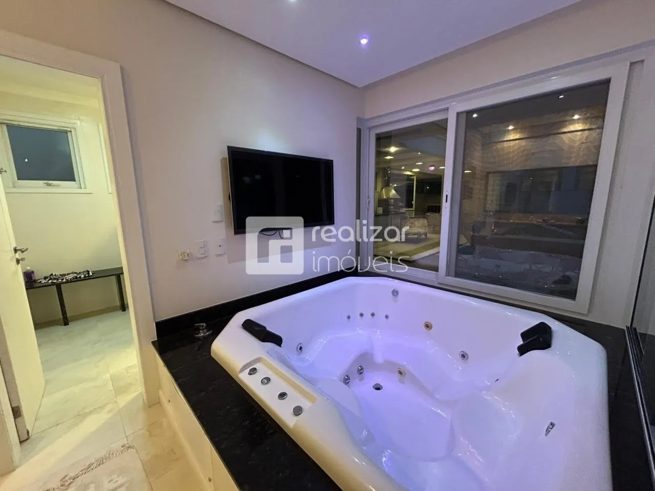 House with 7 bedrooms and a private garden — photo 19