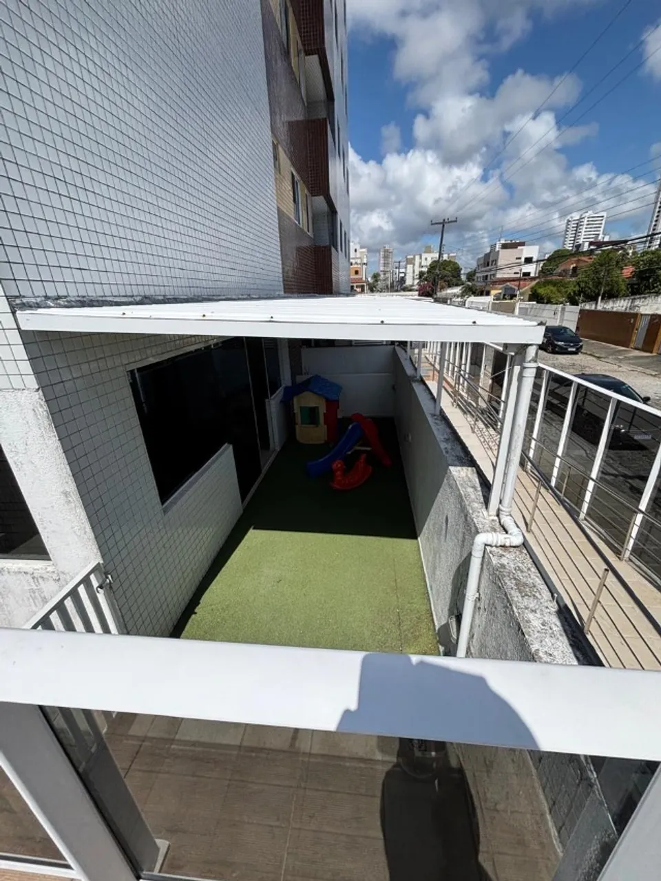 Квартира з 2 спальнями, у будинку є тренажерний зал — photo 17