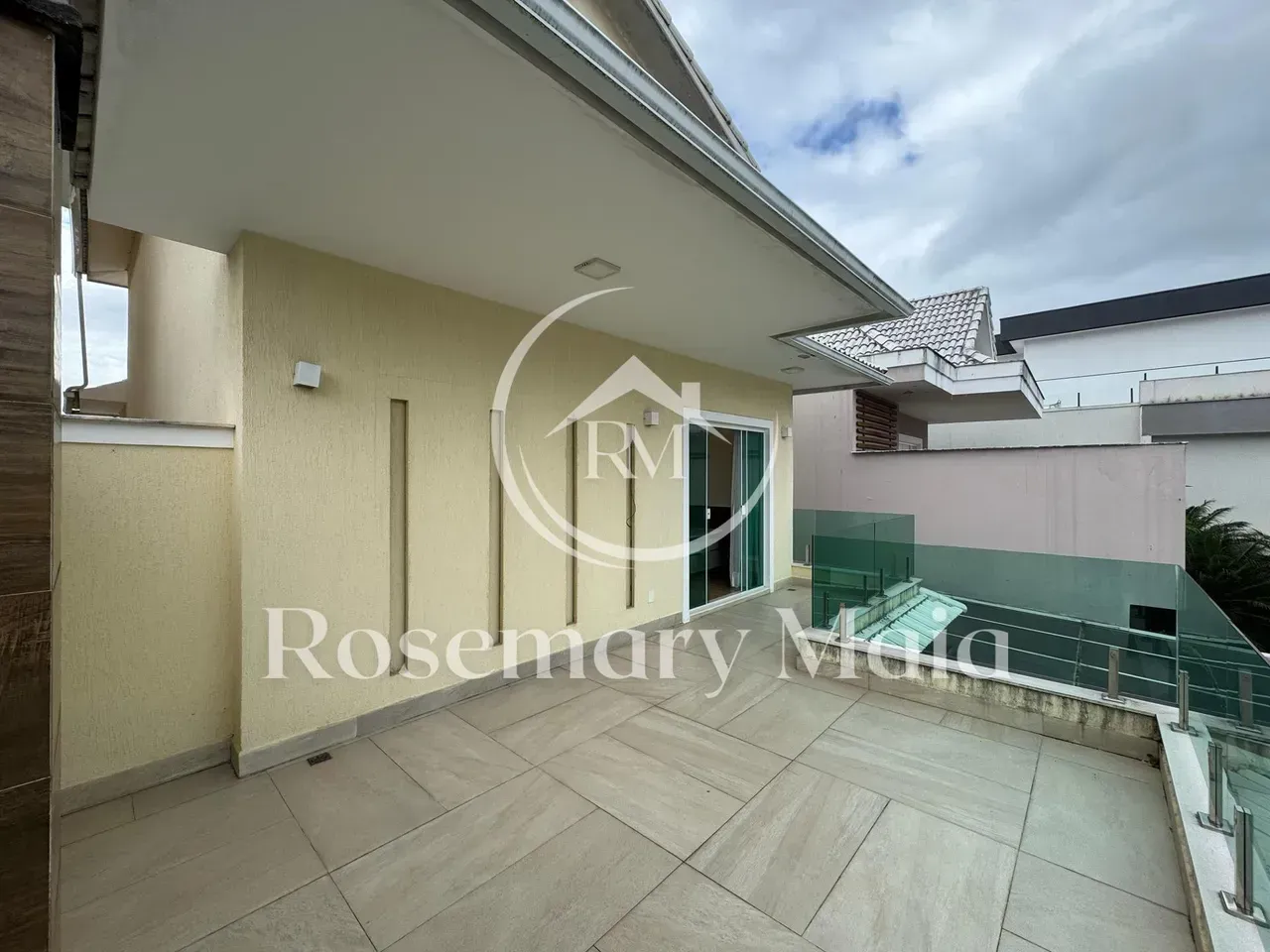 Furnished house with 4 bedrooms and 360 m² — photo 18