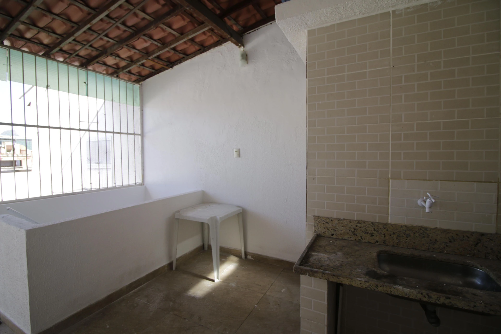 Casa sem mobília com 2 quartos e varanda — photo 26