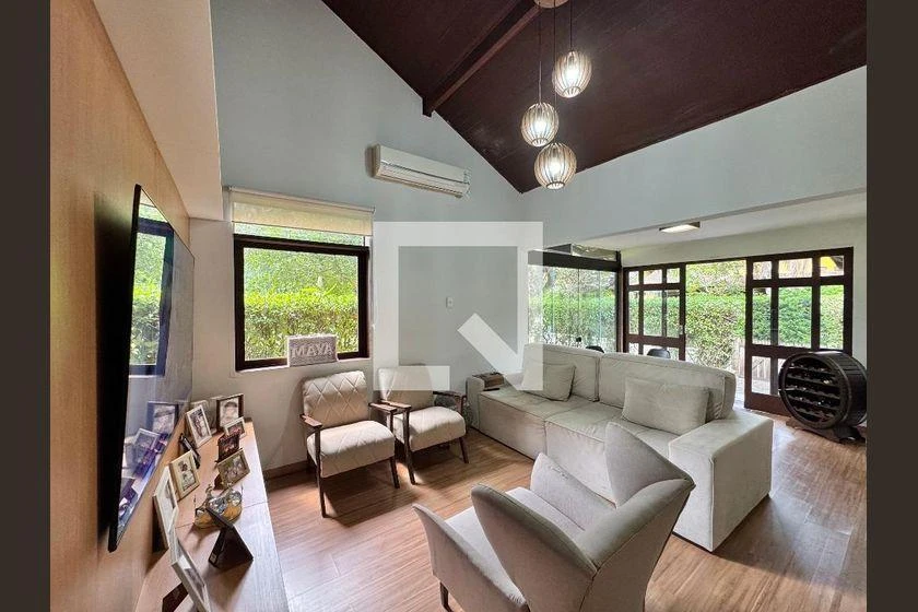 140 m² house with a walk-in closet and a home office — photo 15