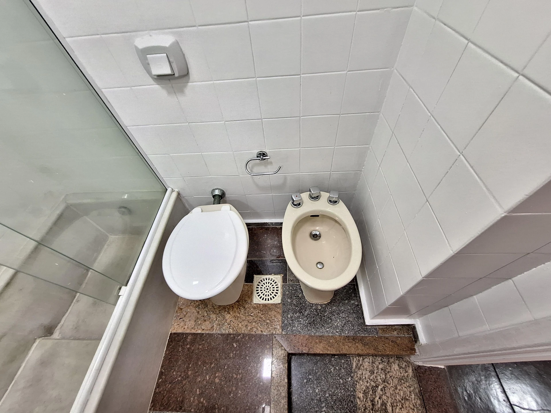 Apartamento de 75 m² com jacuzzi e varanda envidraçada — photo 18