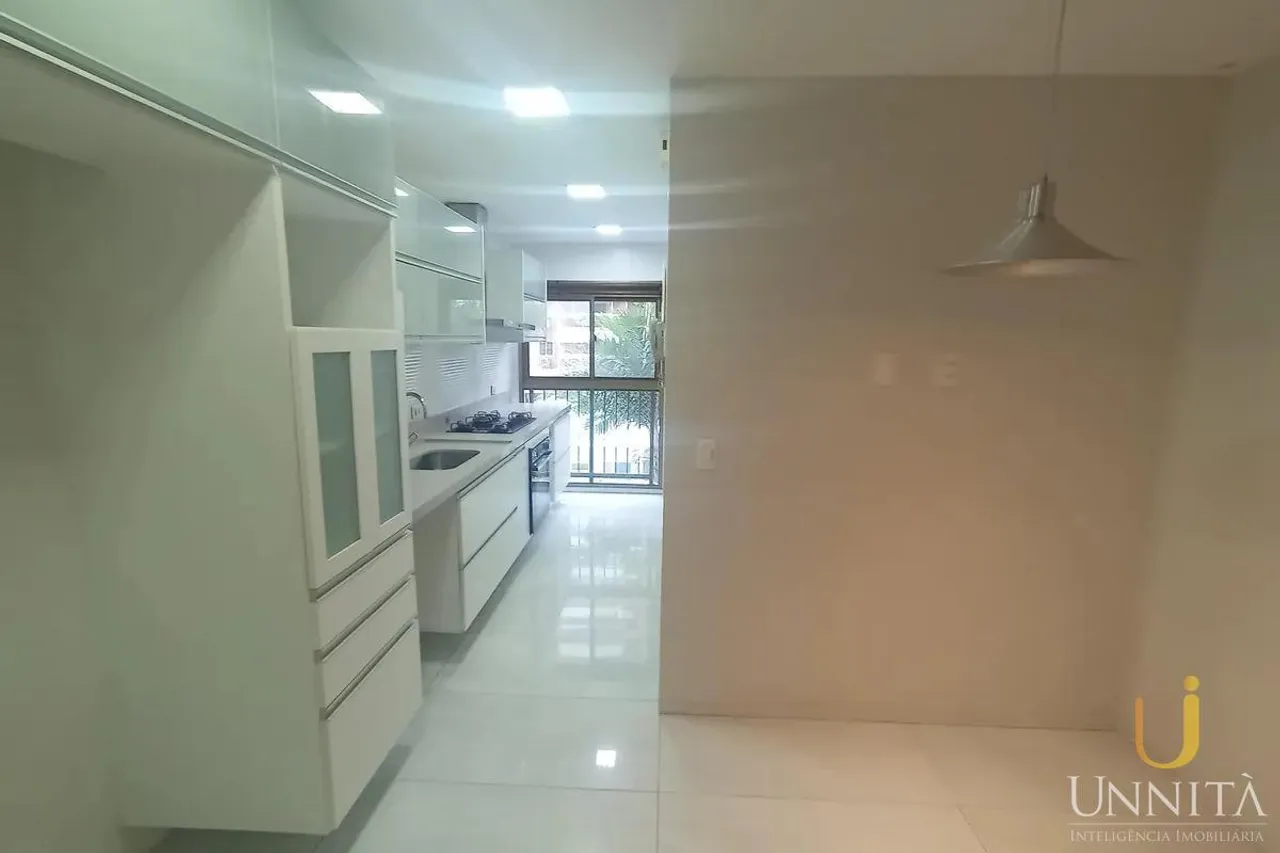 3-bedroom apartment with integrated kitchen and balcony — photo 6