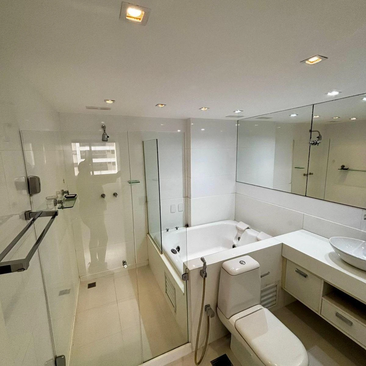 Furnished 150 m² apartment with 2 en-suite bedrooms — photo 11