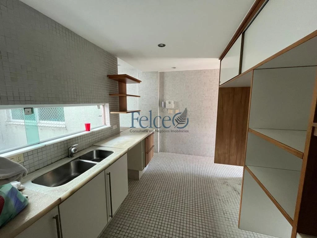 Penthouse apartment with 4 en-suite suites — photo 19