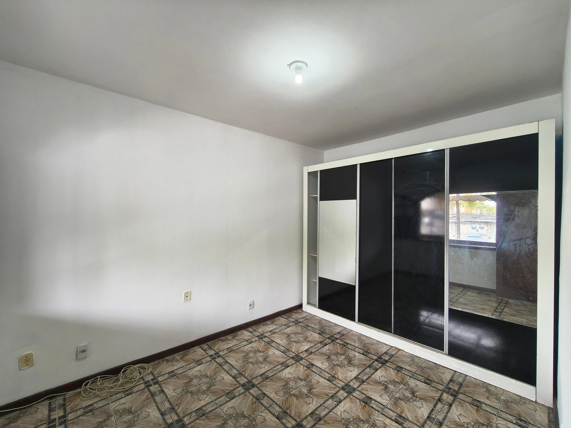 2-bedroom house with floor-to-ceiling windows — photo 13