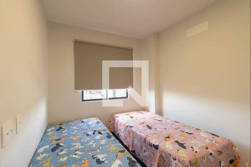 Balcony with a grill in a 2-bedroom apartment, 54 m² — photo 6