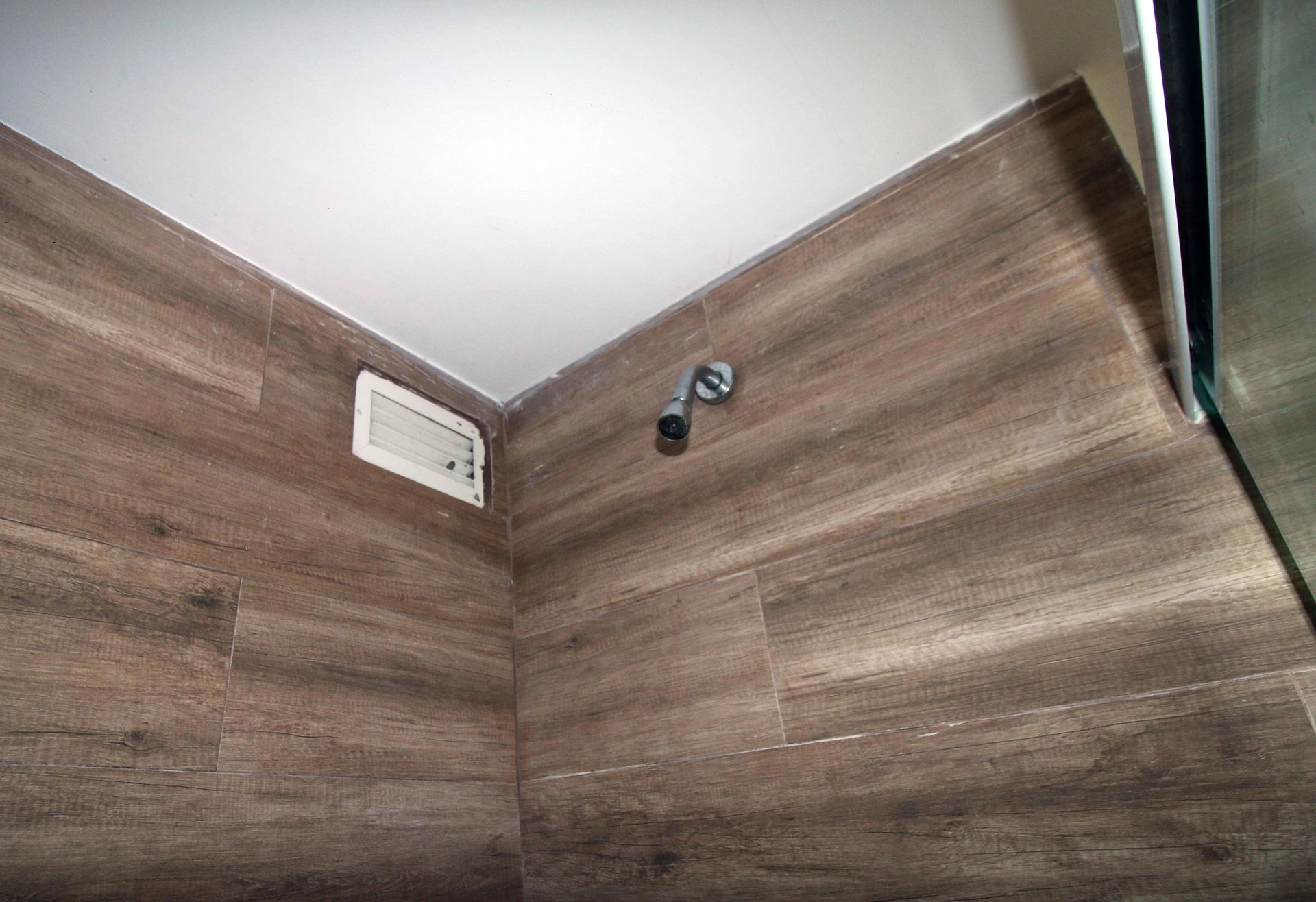 2-bedroom apartment with 1 bathroom and condo pool — photo 33