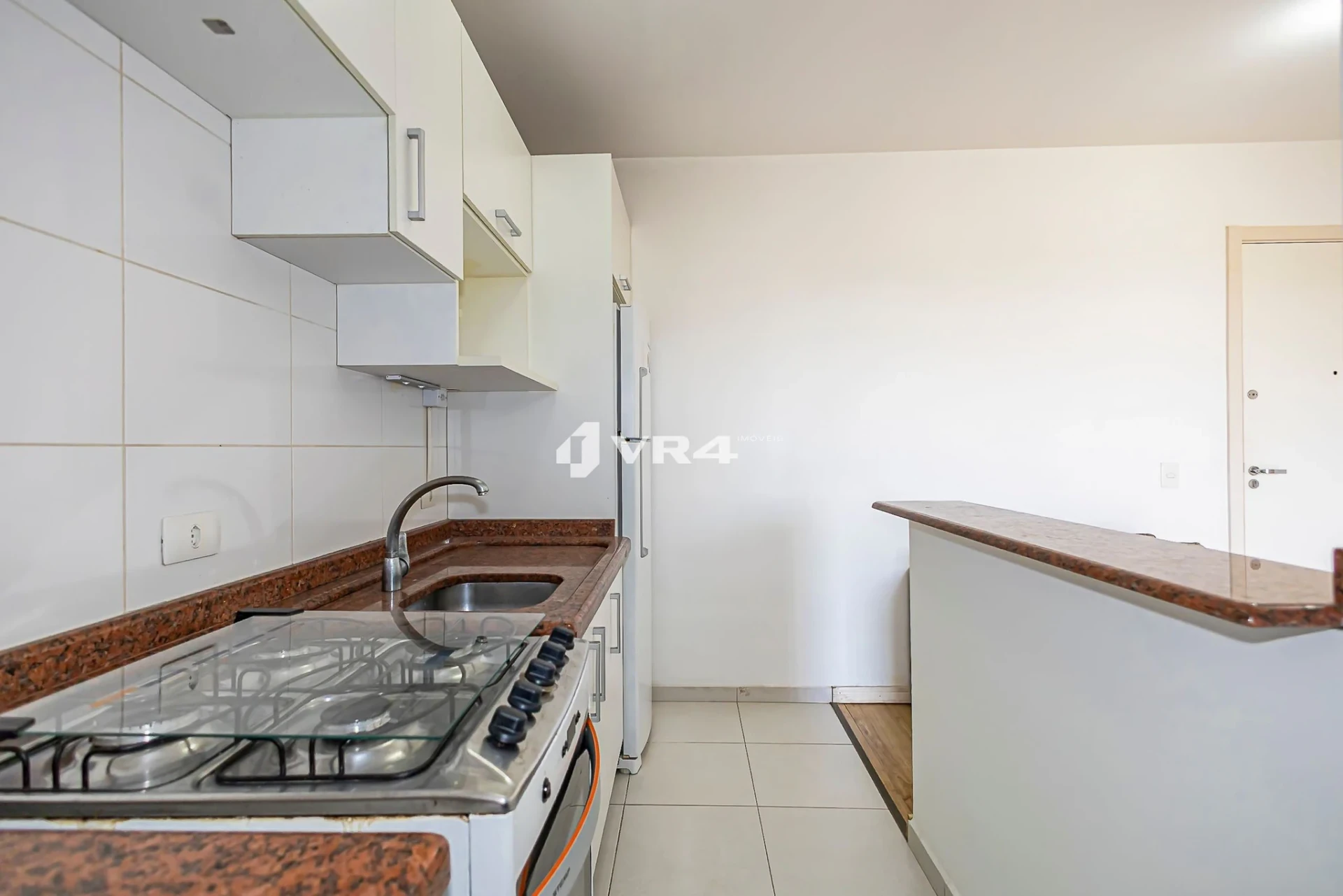 Furnished 1-bedroom apartment with 1 parking spot — photo 9