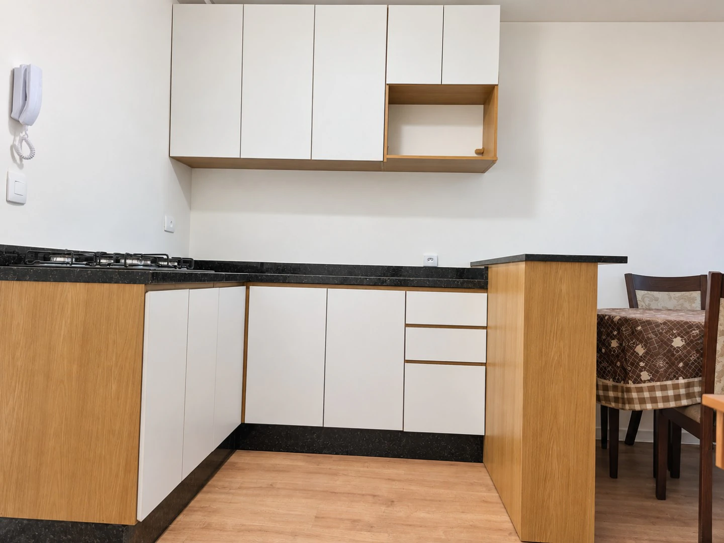 Apartamento, 38 m², com piso de madeira ou laminado — photo 2