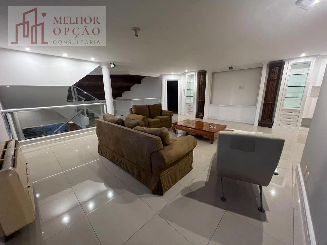 Будинок 650 м² з гардеробною та балконом із грилем — photo 22
