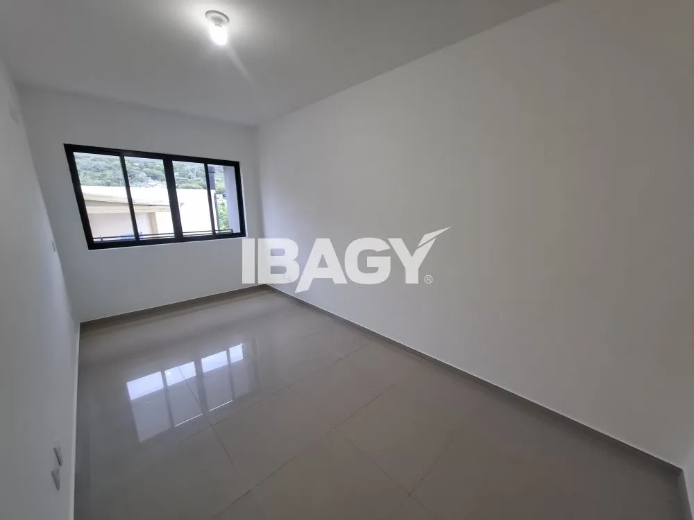 90 m² apartment with 2 bedrooms and a balcony — photo 12