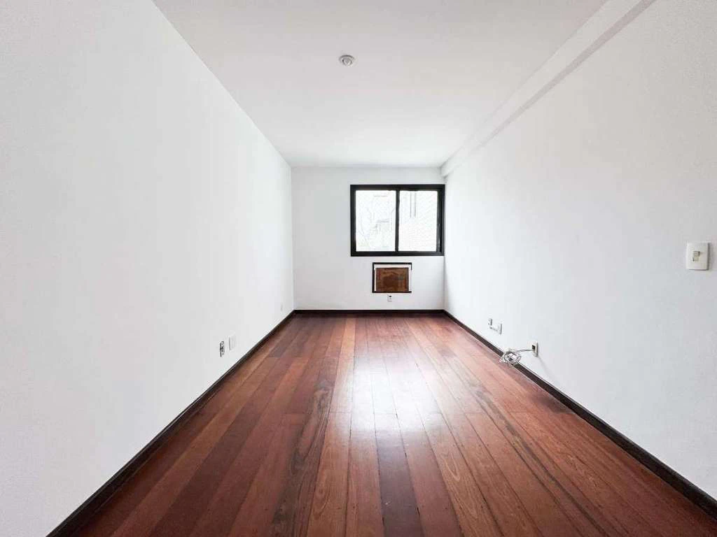 Top-floor apartment with 3 en-suites and 4 baths — photo 12