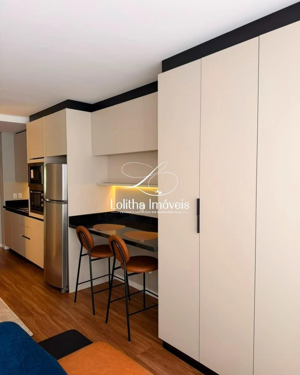 One-bedroom apartment in a building with a coworking space — photo 7