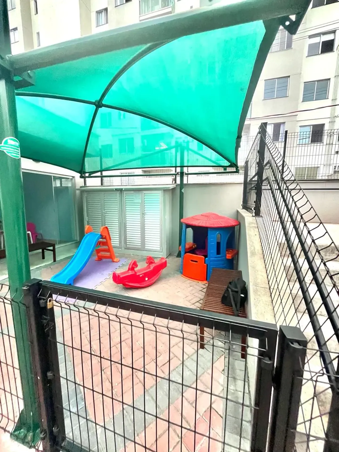 Balcony with a grill in a 2-bedroom apartment, 51 m² — photo 41